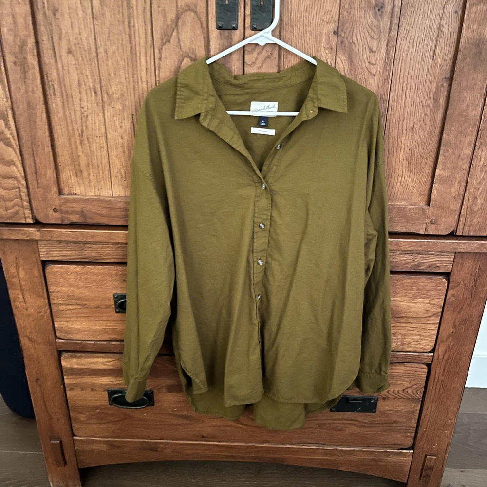 Universal Thread Olive Button Down XL